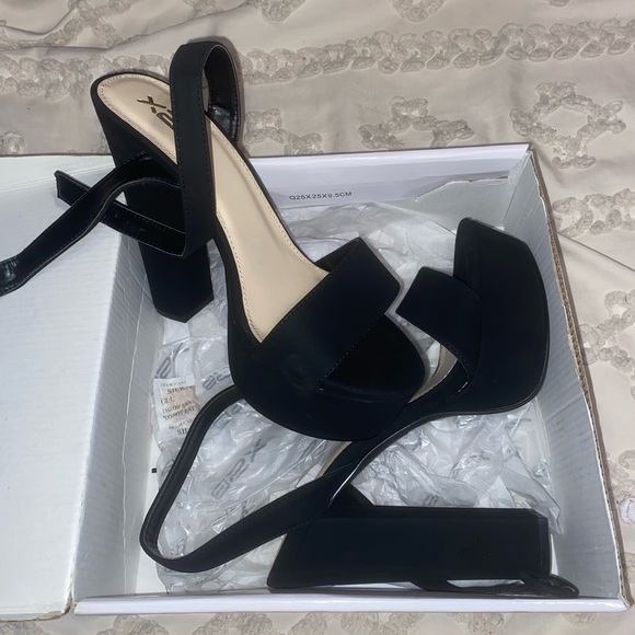 Platform Heels (8.5W) - Picture 1 of 4